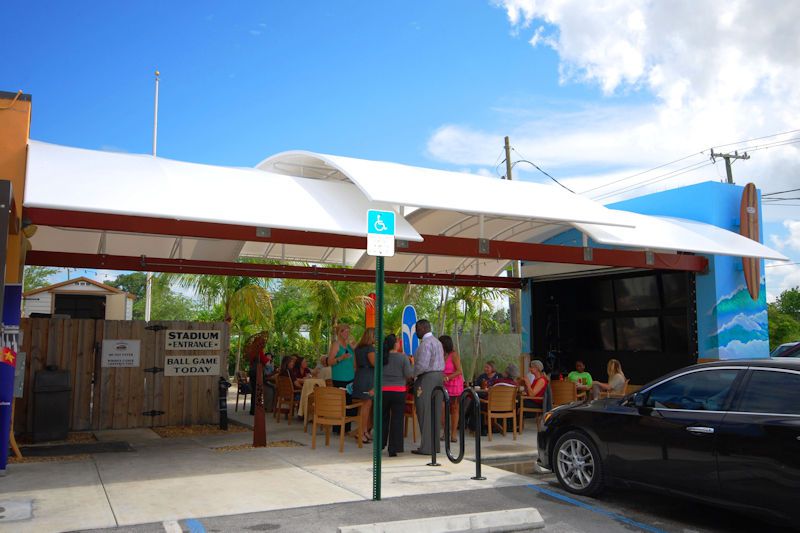 commercial-awning-canopy-miami-awning-_-woodys-west-end-tavern-photo-2