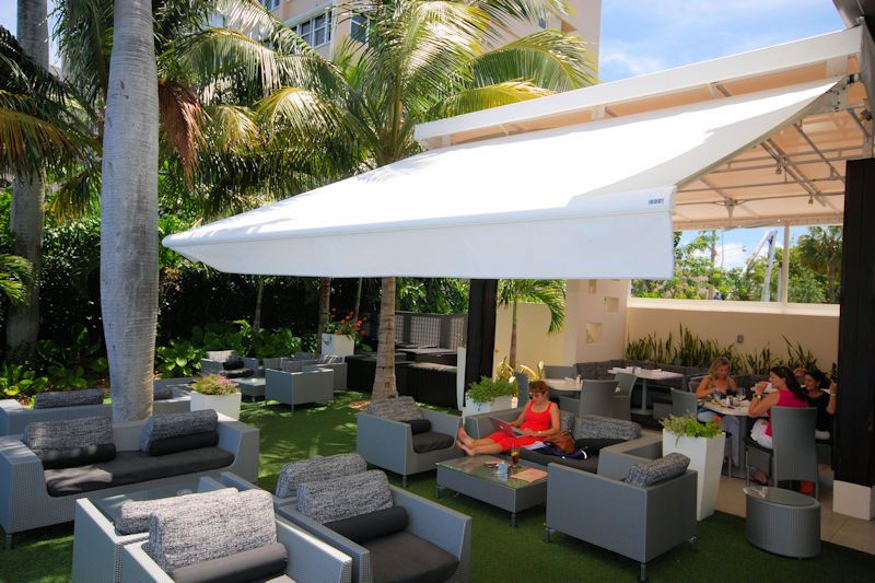 kaluz-restaurant-retractable-awnings-miami-awning