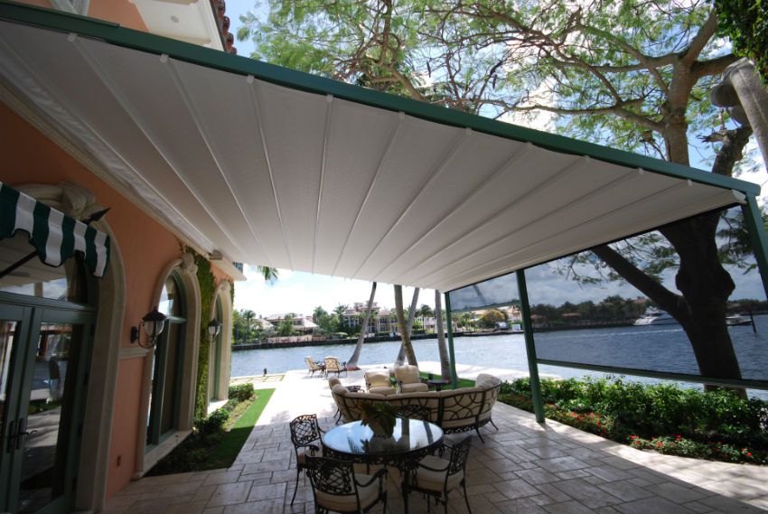 Corradi-iridium-retractable-pergola