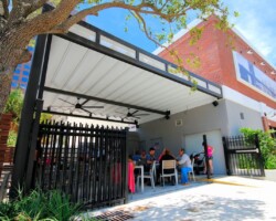 Retractable Patio Canopy - Brooklyn Water Bagel - Fort. Lauderdale, FL retractable-corradi-restaurant-canopy