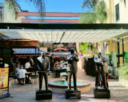 cafe-dining-custom-retractable