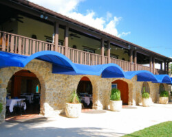 yacht-club-custom-awning